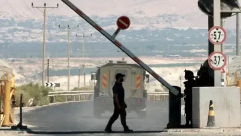 A Pair of Victims Gunned Down in Assault Adjacent to West Bank-Jordan Checkpoint, IDF States